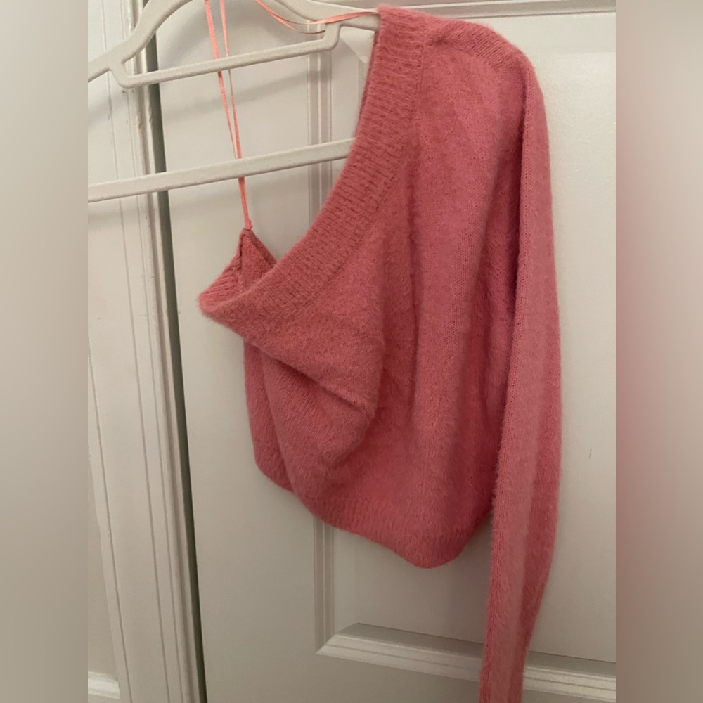 Pink one sleeve cropped sweater